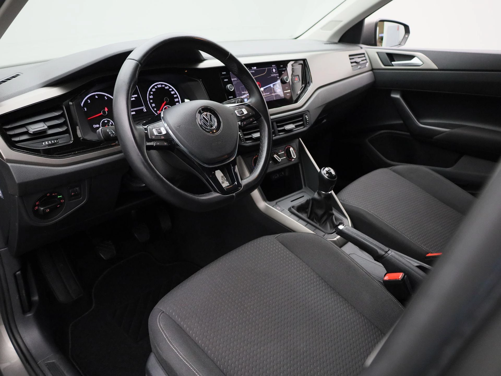 Volkswagen-Polo-image-15