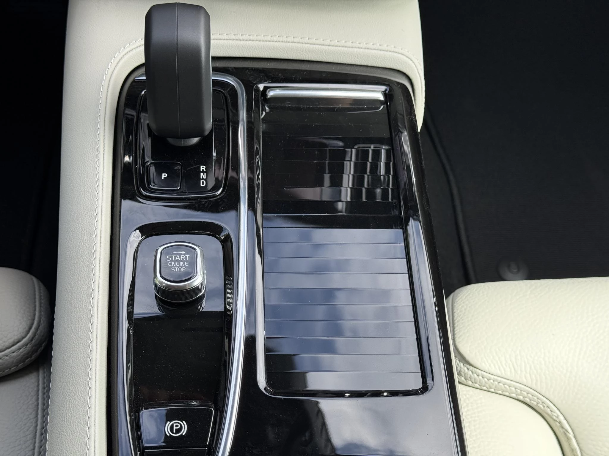 Volvo V60 T8 Plug-in hybrid AWD Plus Dark
