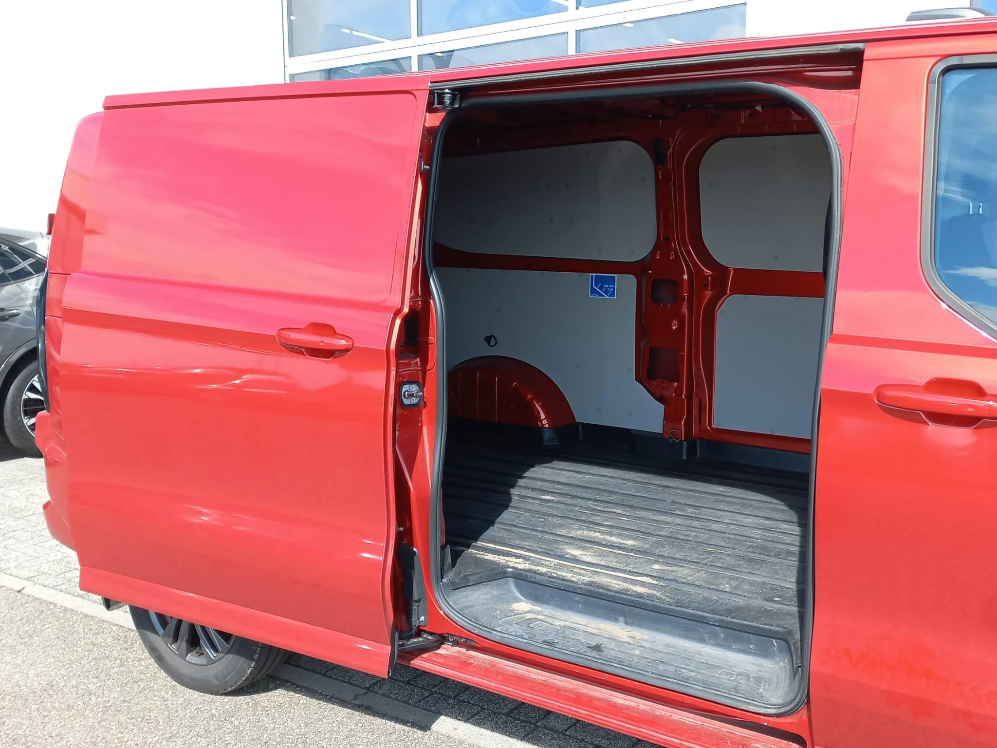 Ford-Transit Custom-image-3
