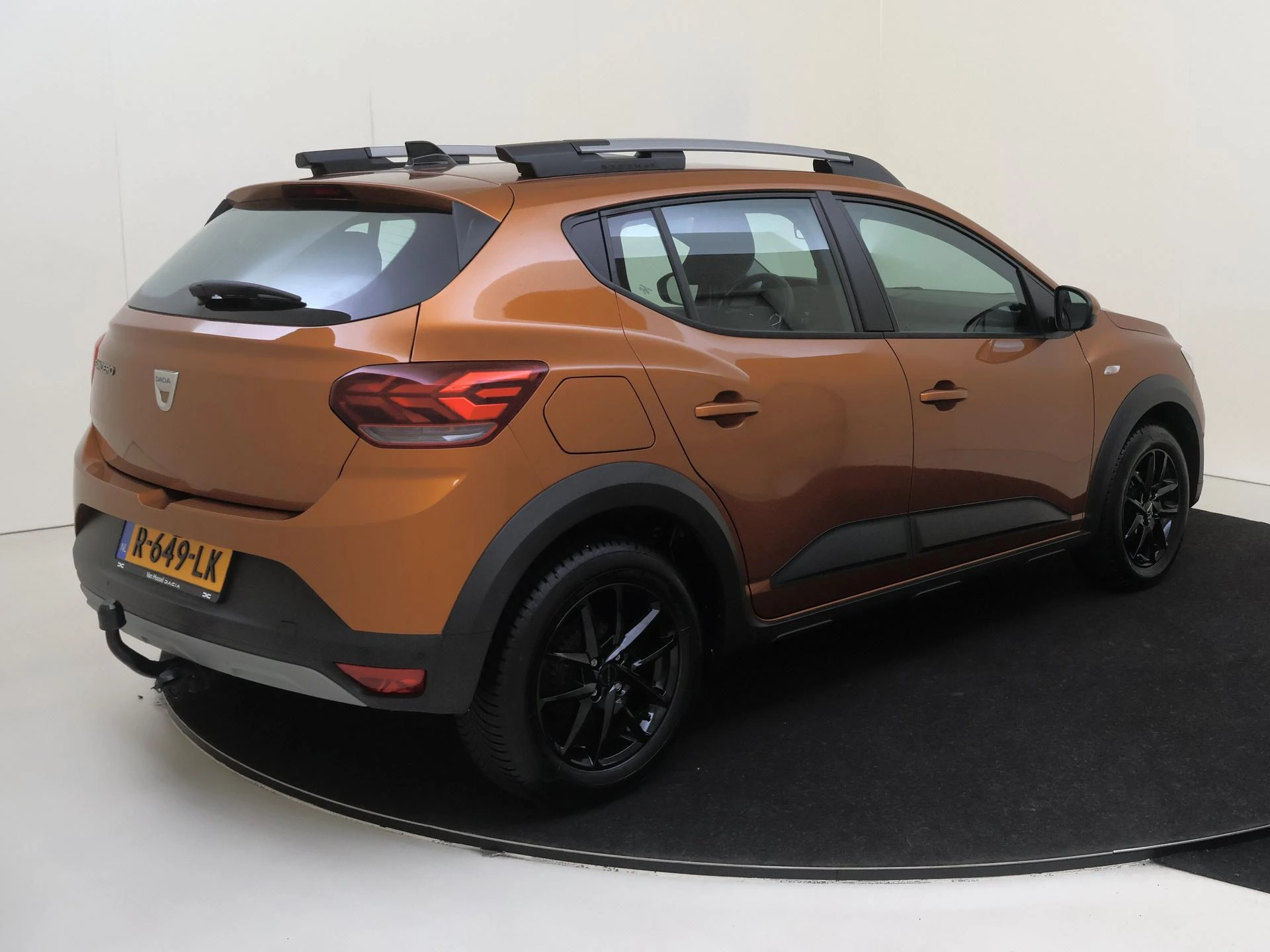 Dacia-Sandero Stepway-image-3
