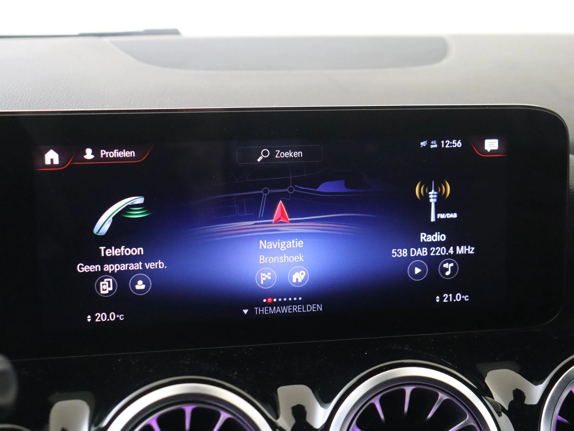 Mercedes-Benz-GLA-image-14