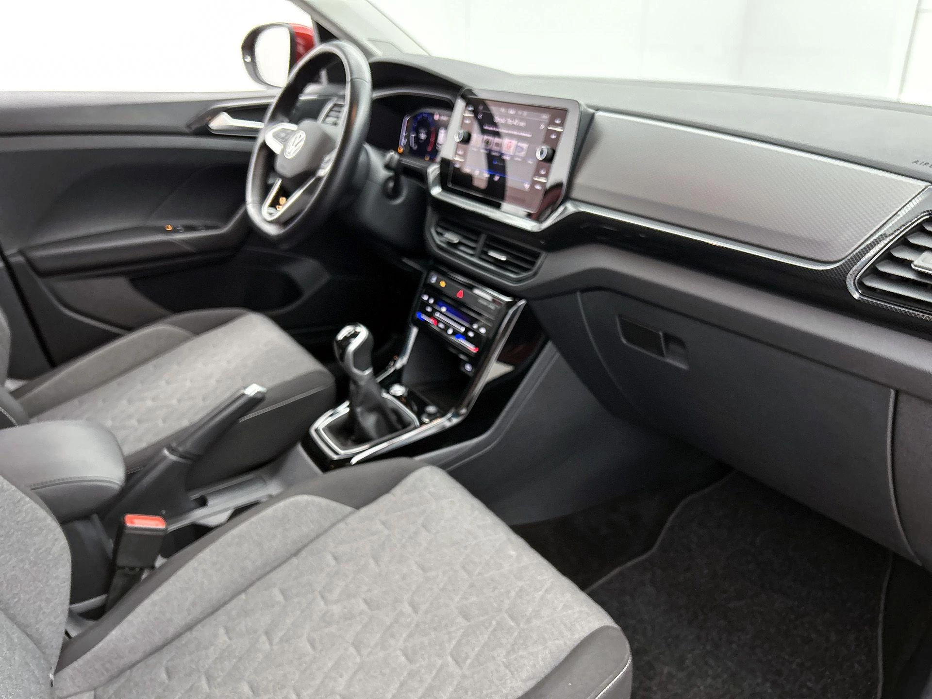 Volkswagen-T-Cross-image-18