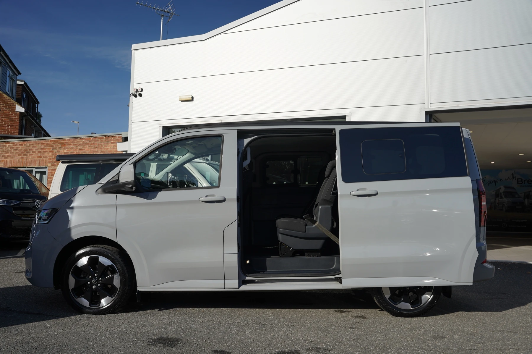 Volkswagen-Transporter-image-26