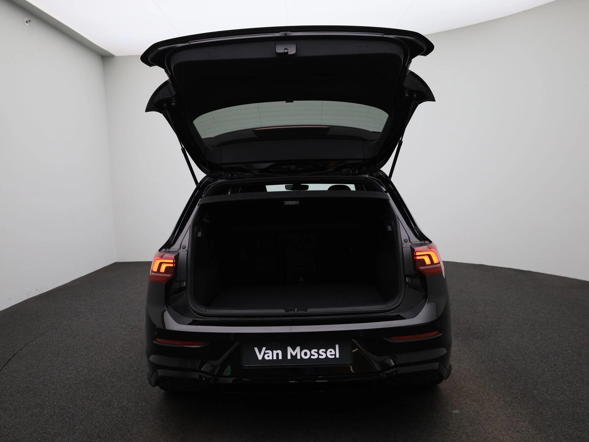 Volkswagen Golf 1.5 eTSI R-Line Edition