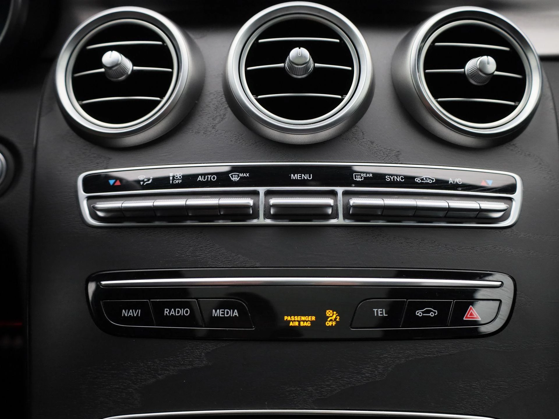 Mercedes-Benz-C-Klasse-image-16