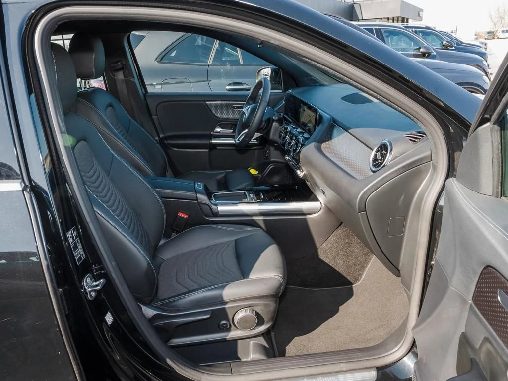 Mercedes-Benz-GLA 200 d-image-11