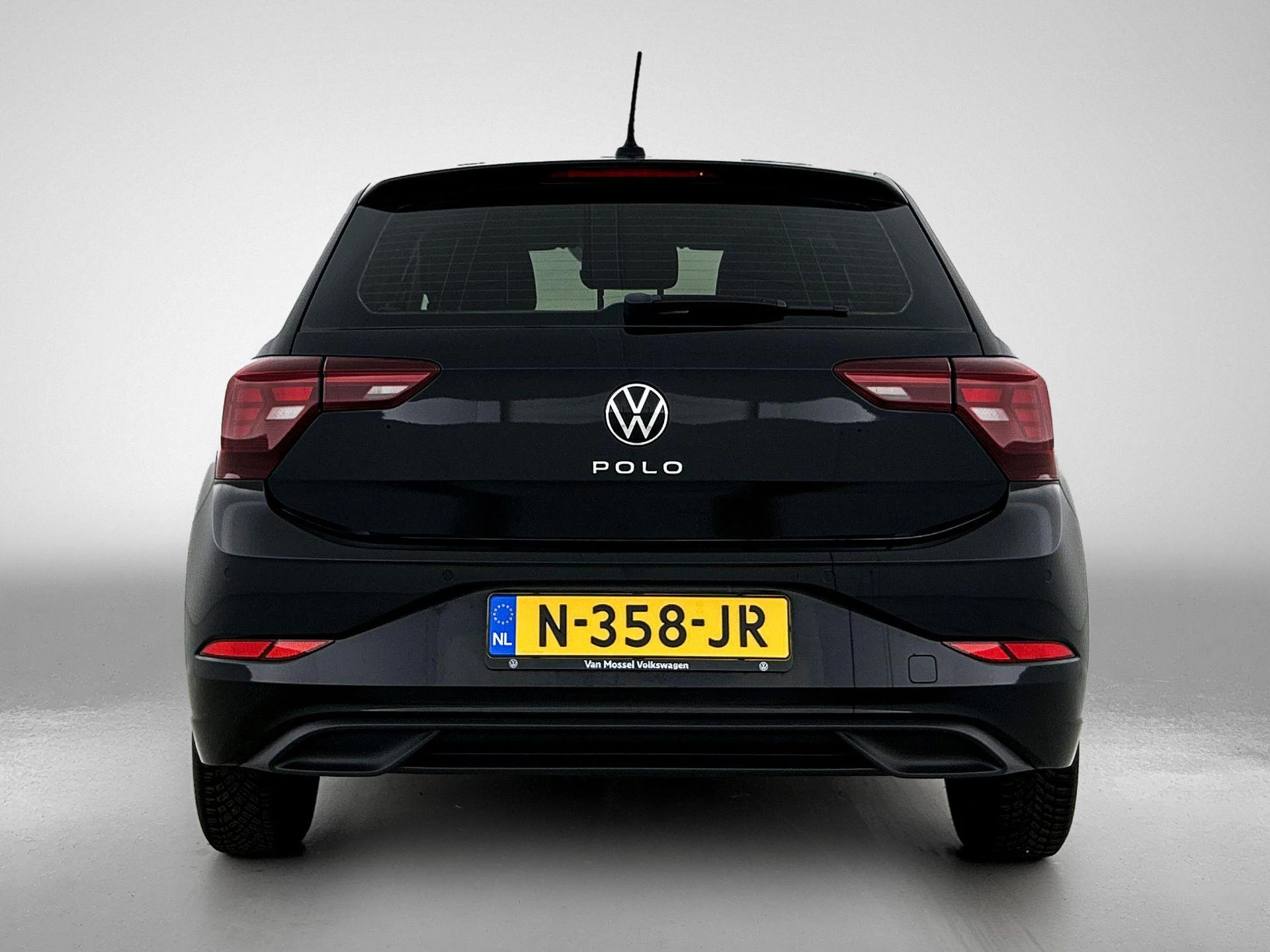 Volkswagen-Polo-image-2
