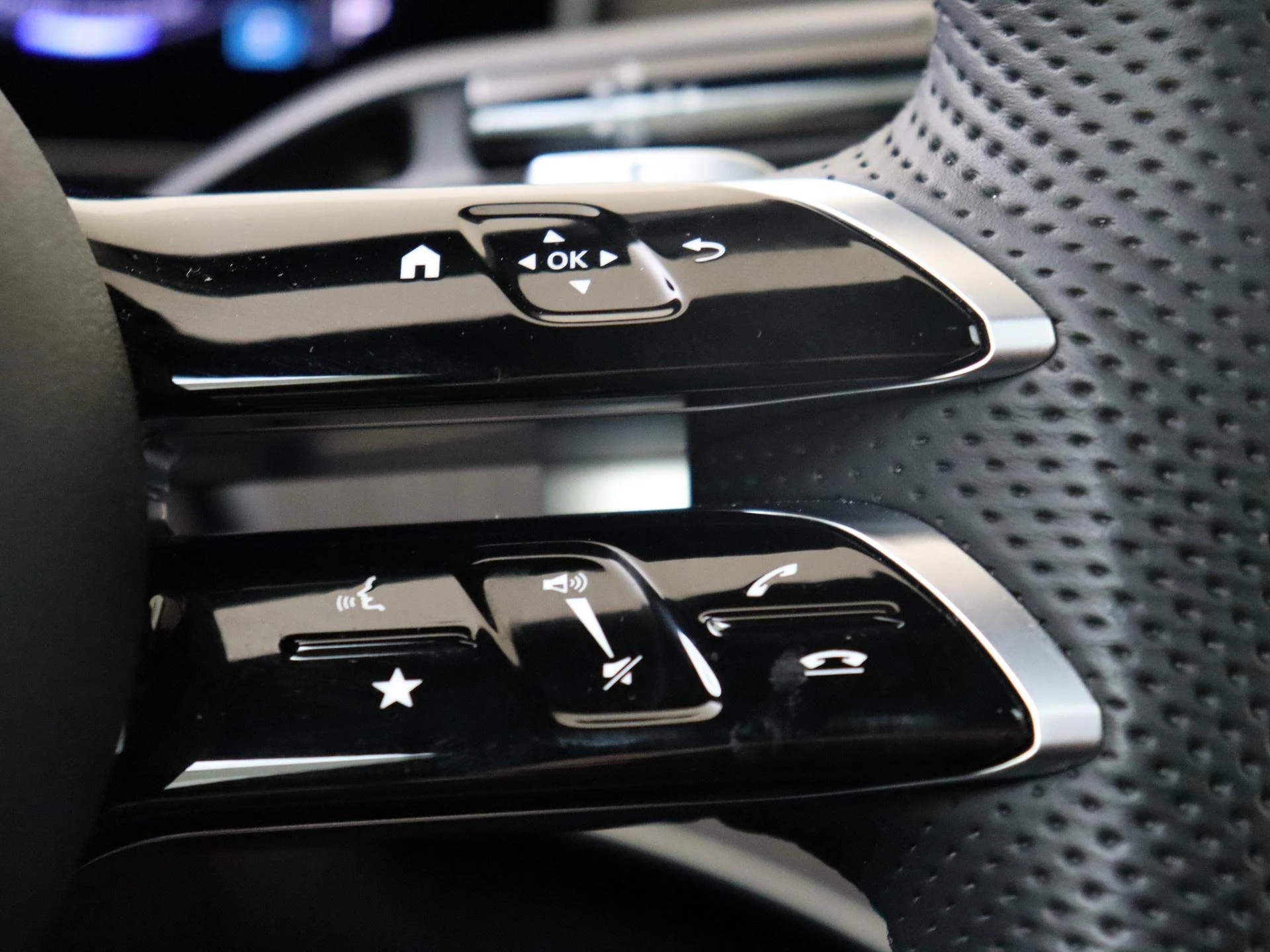 Mercedes-Benz-EQE-image-12