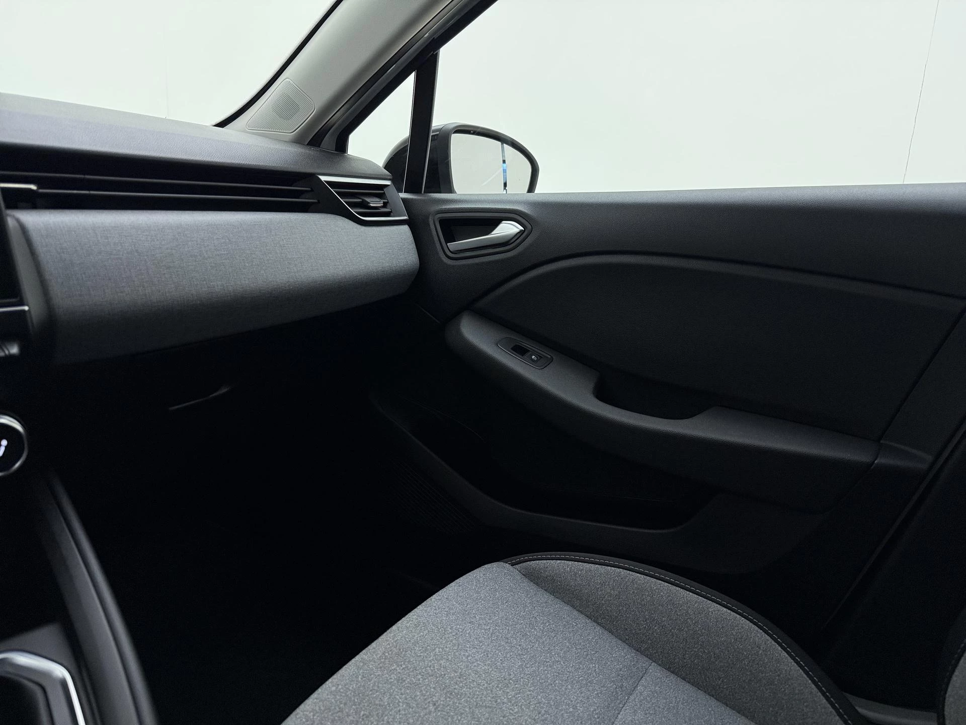 Mitsubishi-Colt-image-25