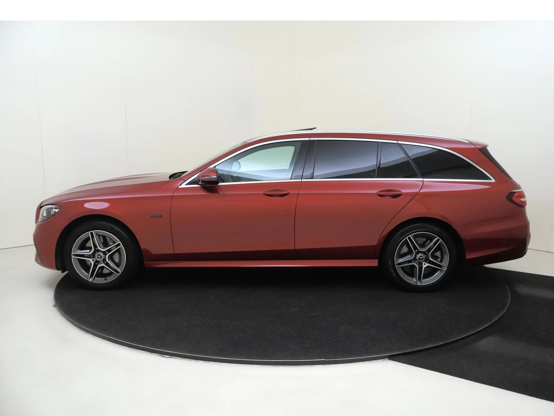 Mercedes-Benz-E-Klasse-image-7