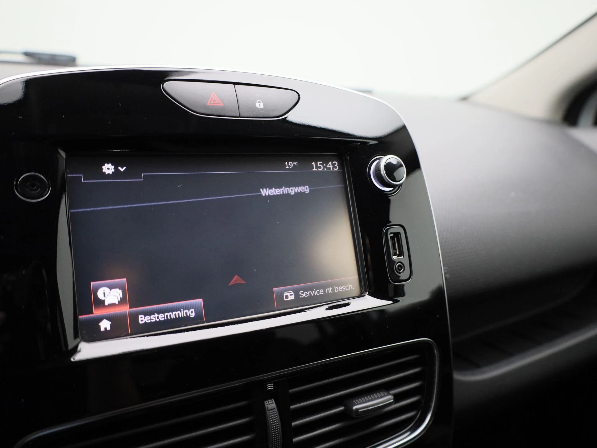 Renault-Clio-image-17