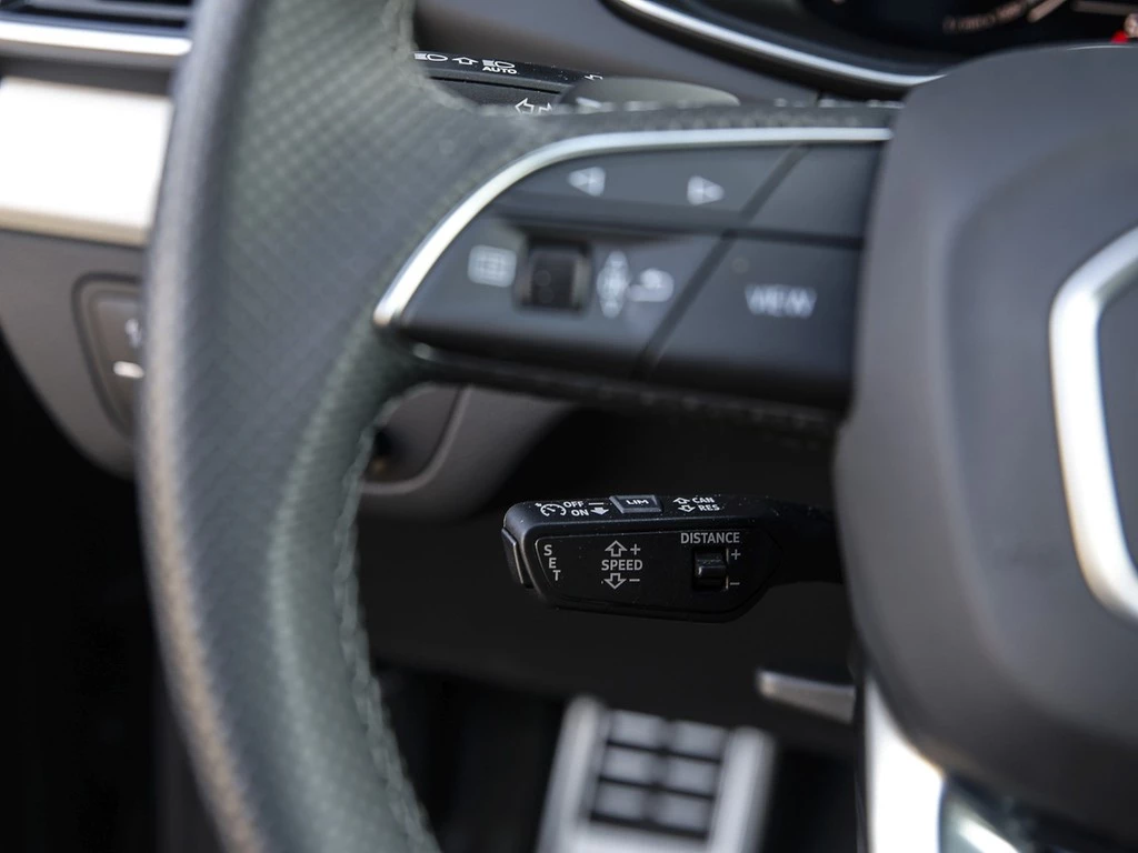 Audi Q5 40 TDI S line Panorama Matrix AHK Kamera ACC