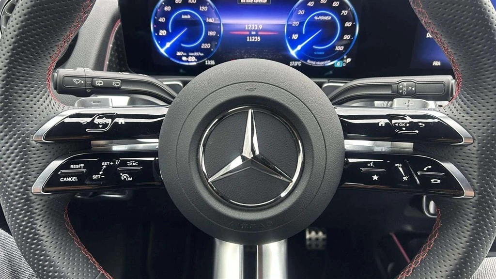 Mercedes-Benz-EQB-image-20