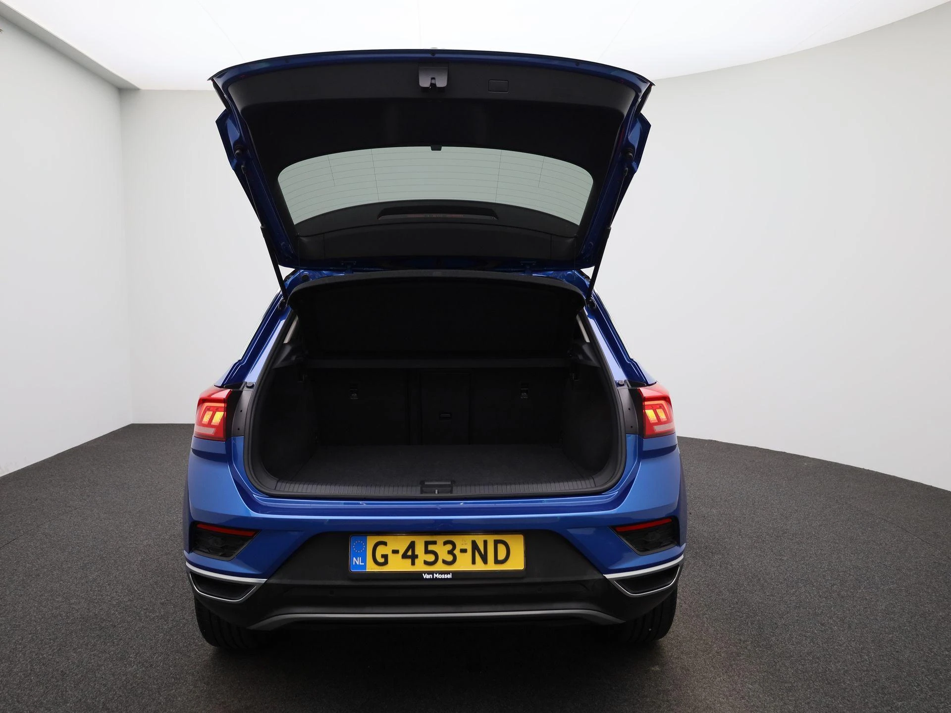 Volkswagen-T-Roc-image-10