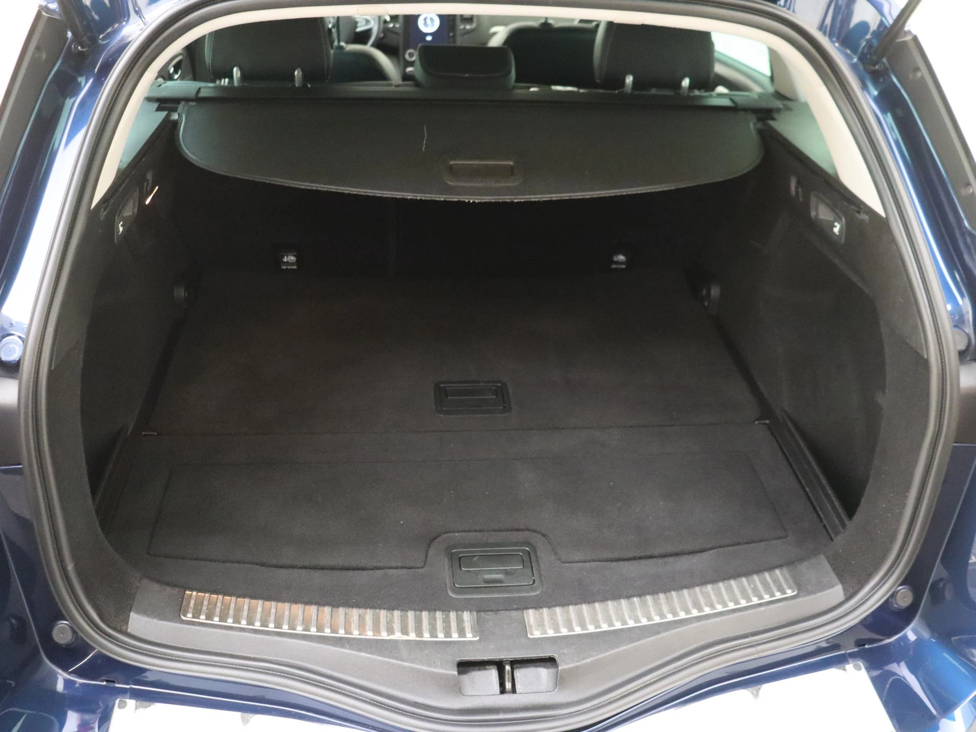 Renault-Mégane Estate-image-24