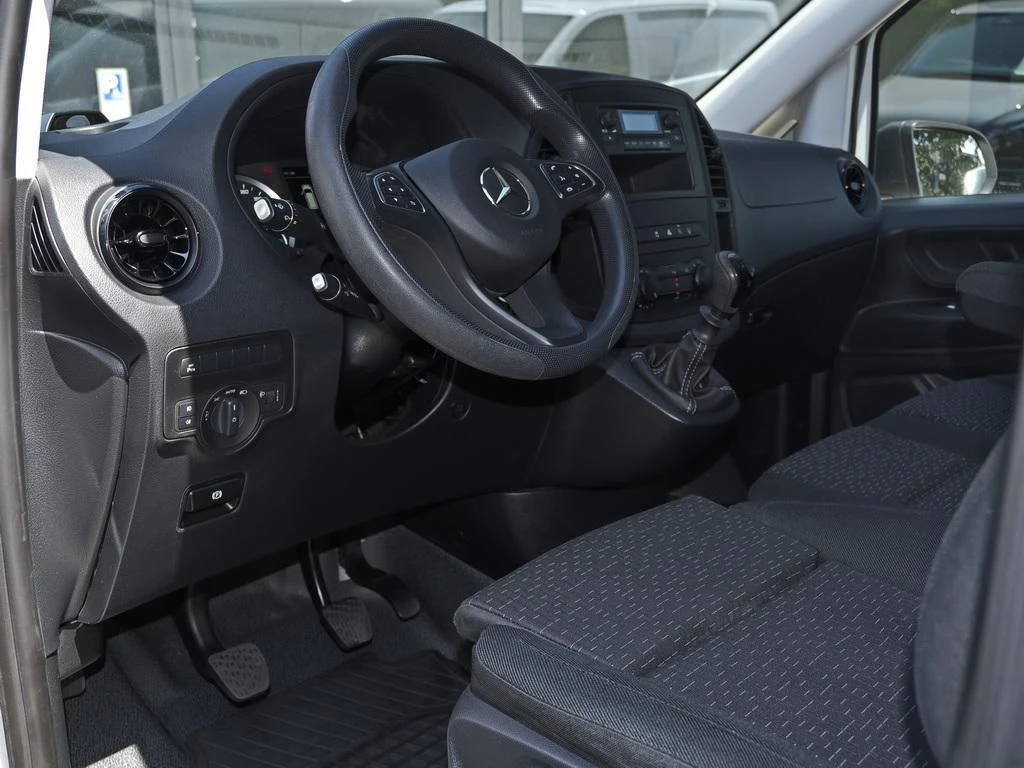Mercedes-Benz-Vito 110-image-5