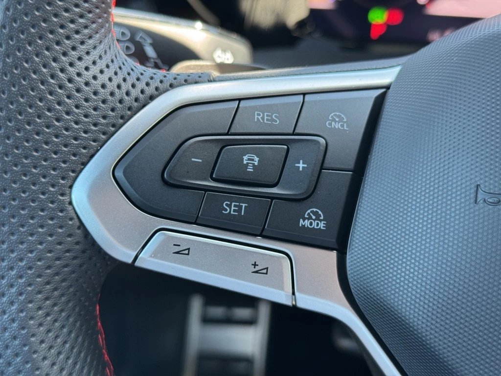 Volkswagen-Golf-image-12