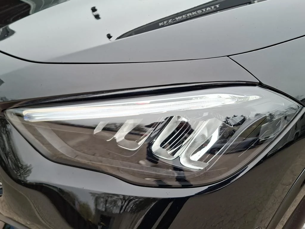 Mercedes-Benz-GLA 180 d-image-13