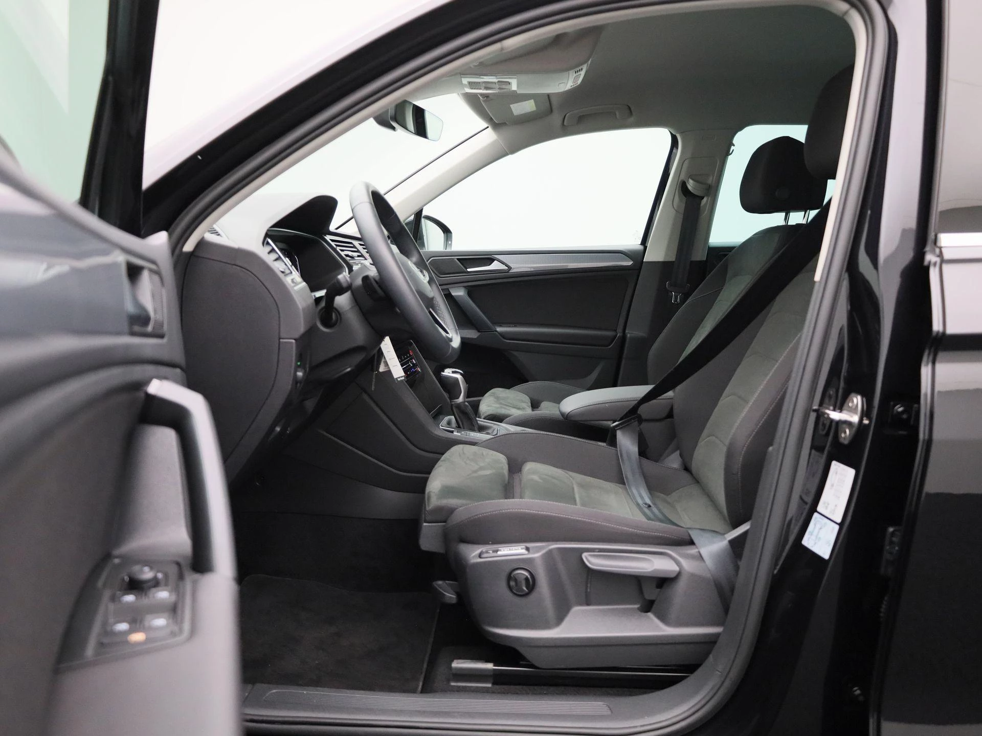 Volkswagen-Tiguan-image-10