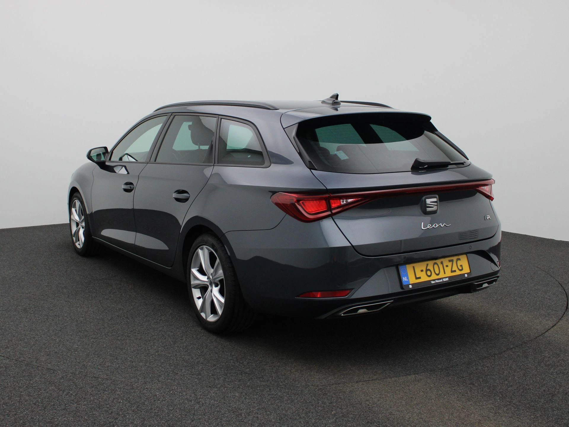 SEAT-Leon-image-1