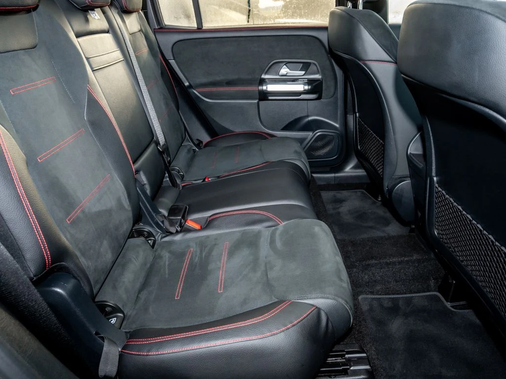 Mercedes-Benz-GLB 200 d-image-12
