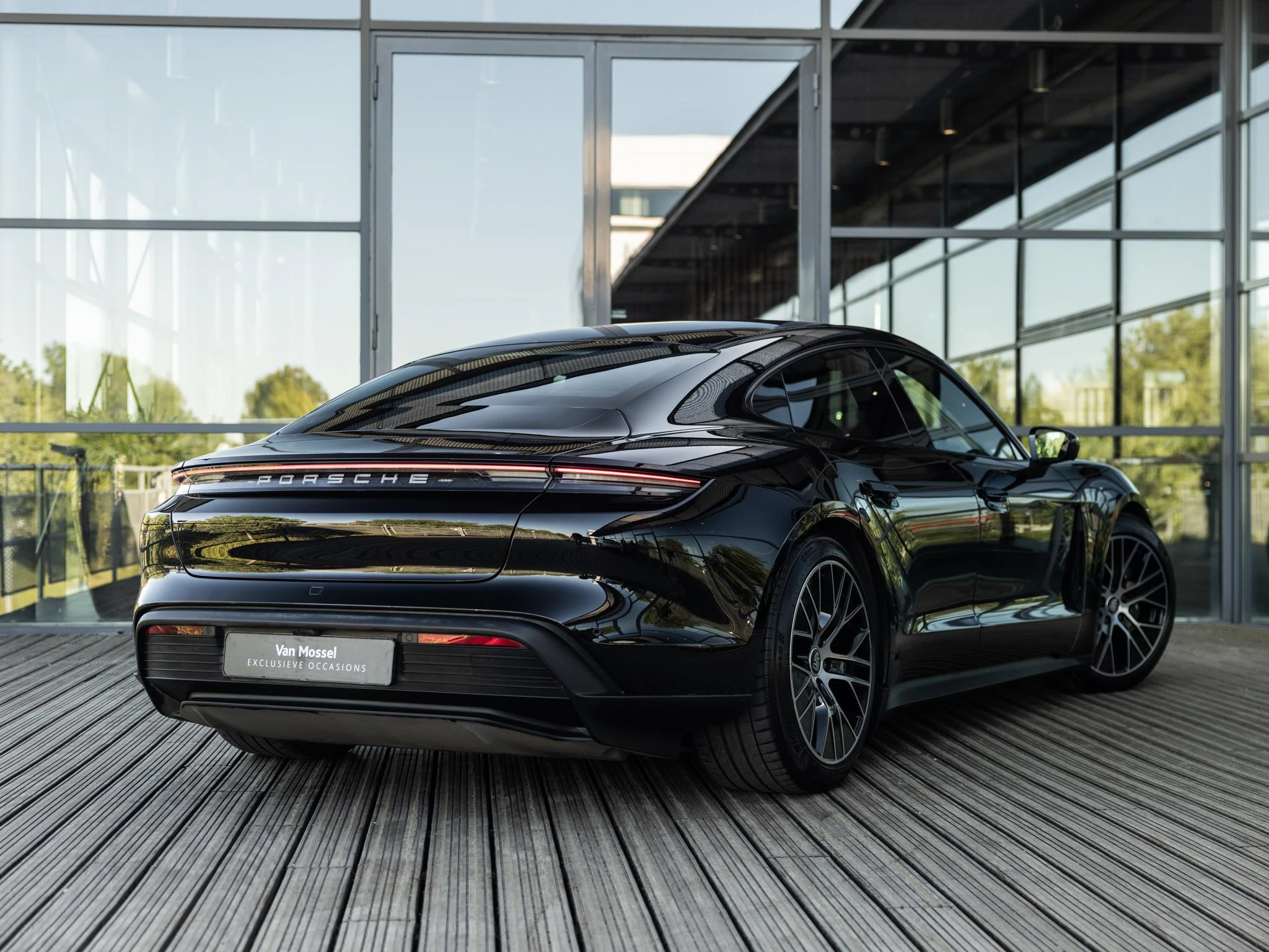 Porsche Taycan Performance 84 kWh