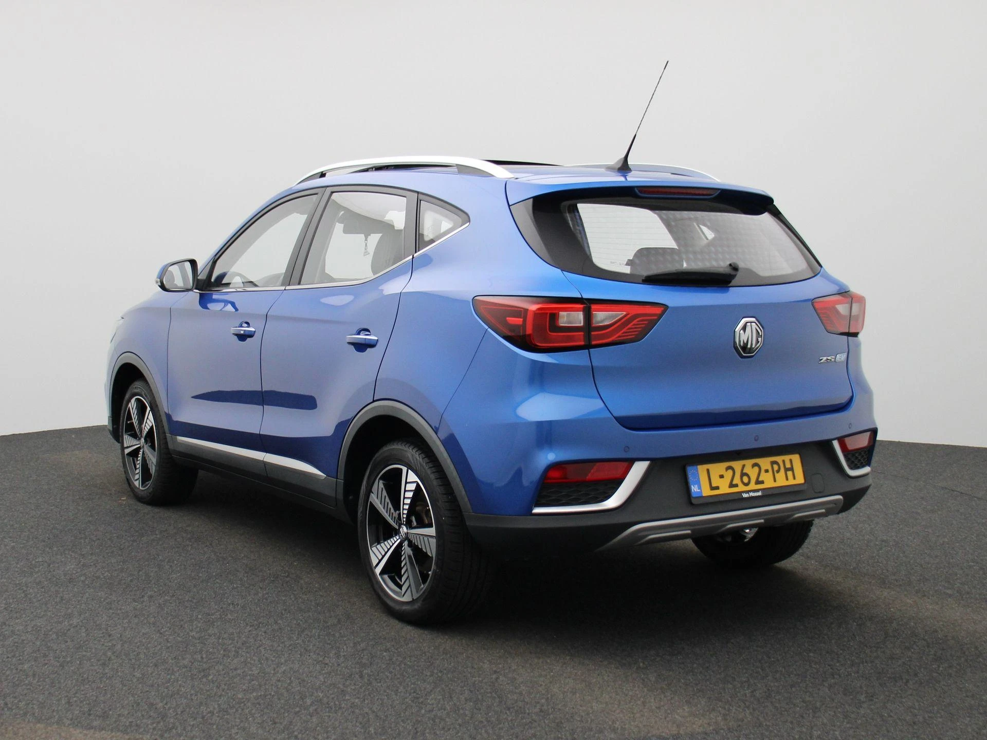 MG-ZS EV-image-1