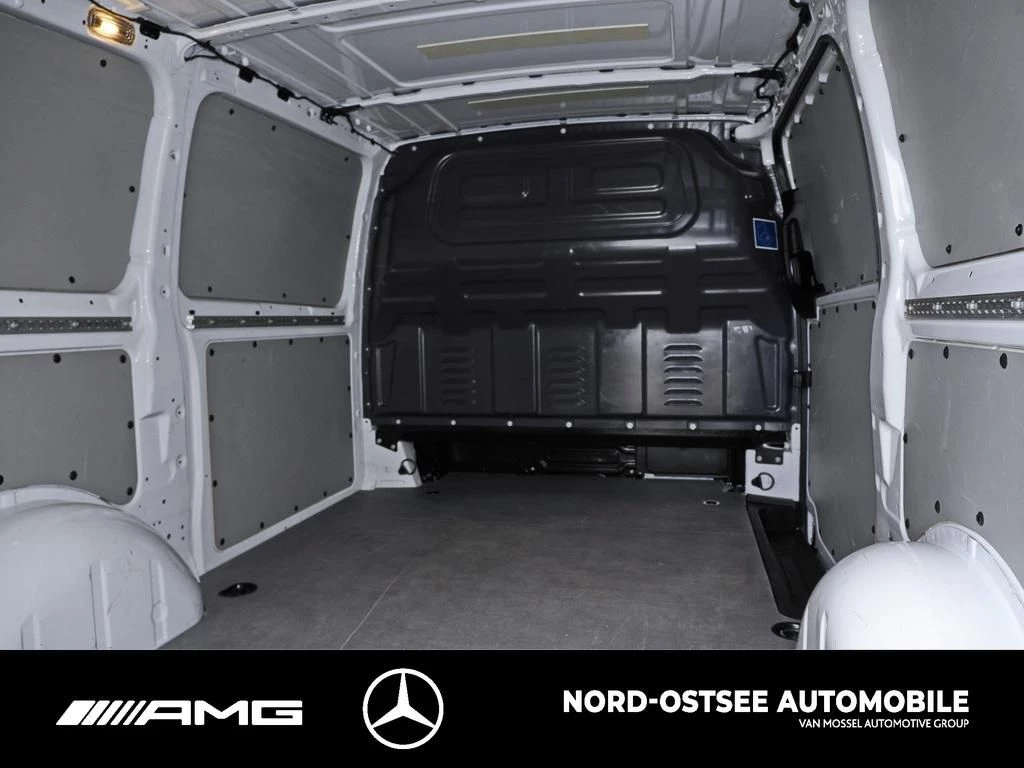 Mercedes-Benz-Vito-image-12