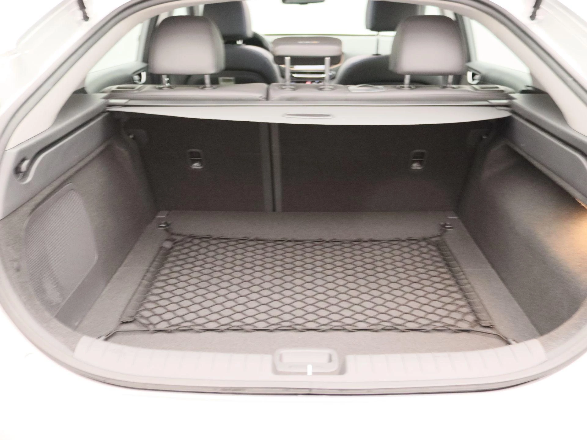 Hyundai-IONIQ-image-16