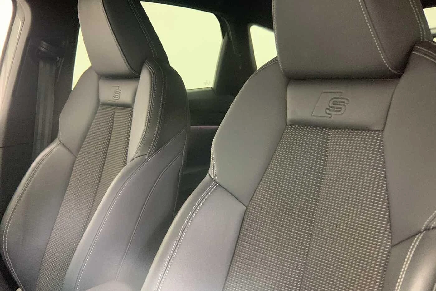 Audi-Q4 Sportback e-tron-image-8
