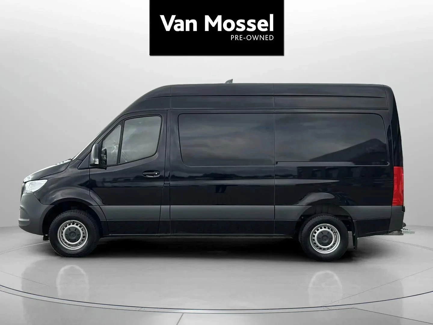 Mercedes-Benz-Sprinter-image-1