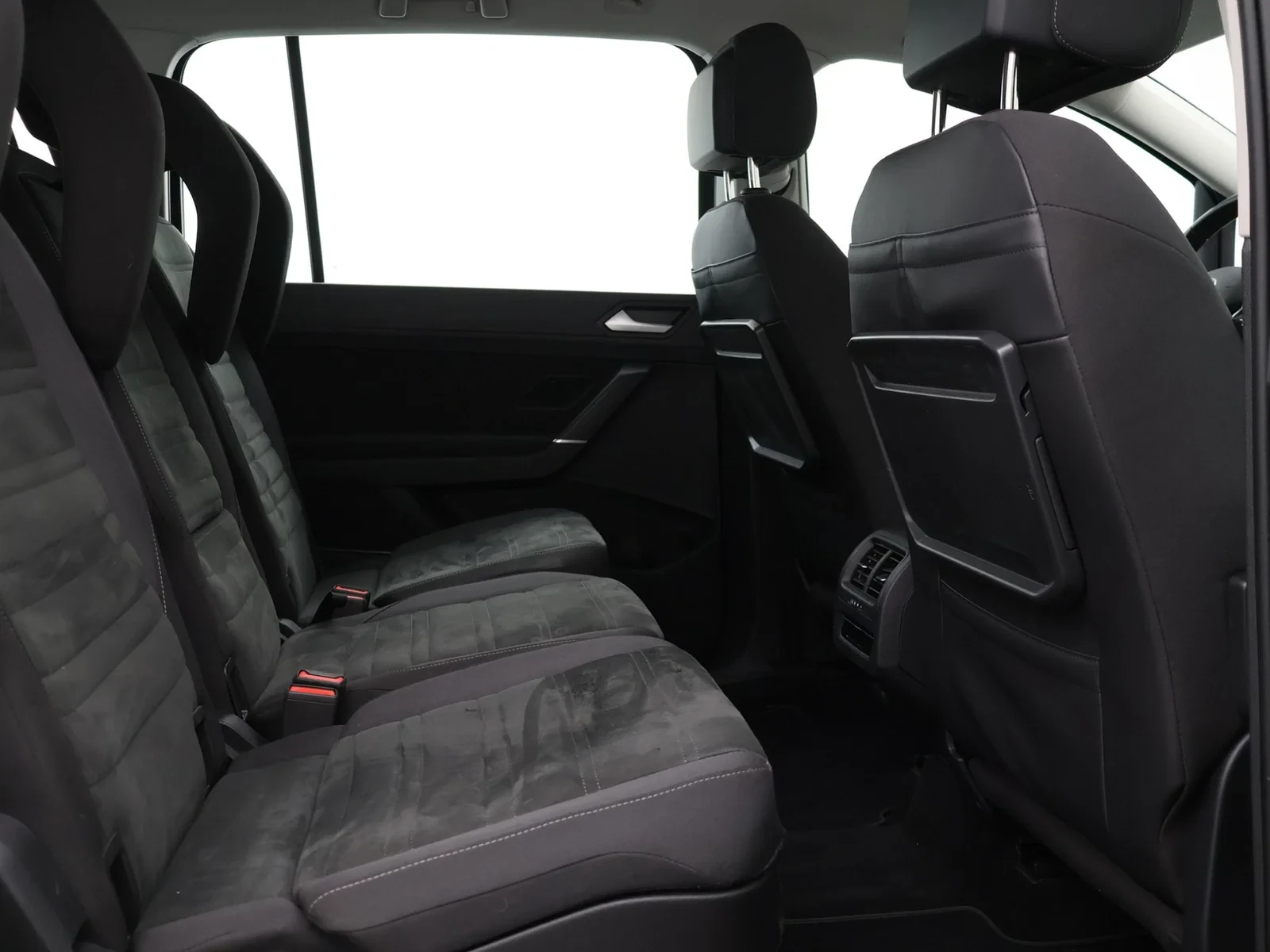 Volkswagen Touran Touran 2.0 TDi 122PK *VIRTUAL COCKPIT*ALCANTARA*PC*BLTH*APP CONNECT*ZETELVERWARMING*AIRCO*KEYLESS GO*...*