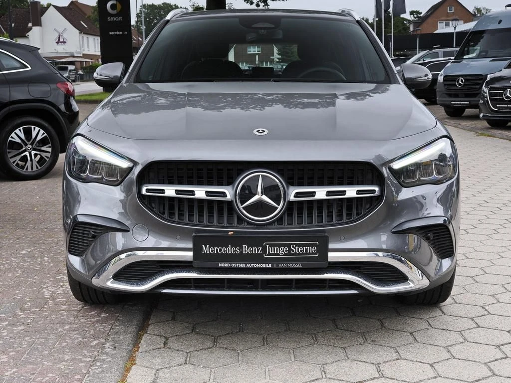 Mercedes-Benz-GLA 200 d-image-3