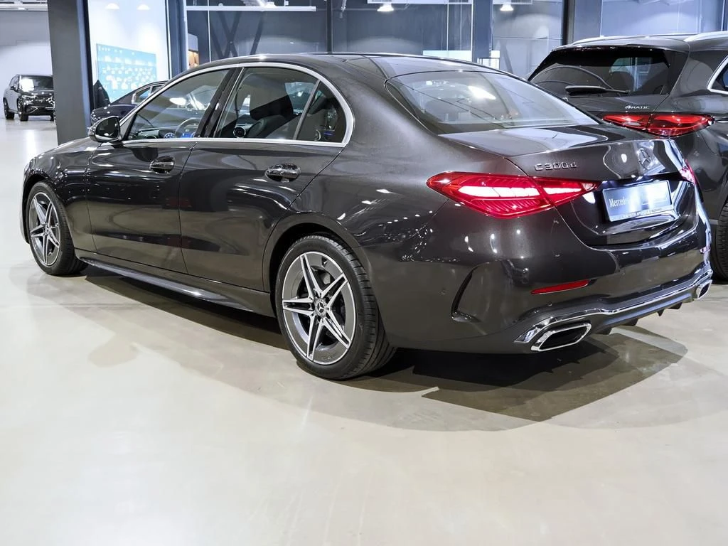 Mercedes-Benz-C-Klasse 300 d-image-5