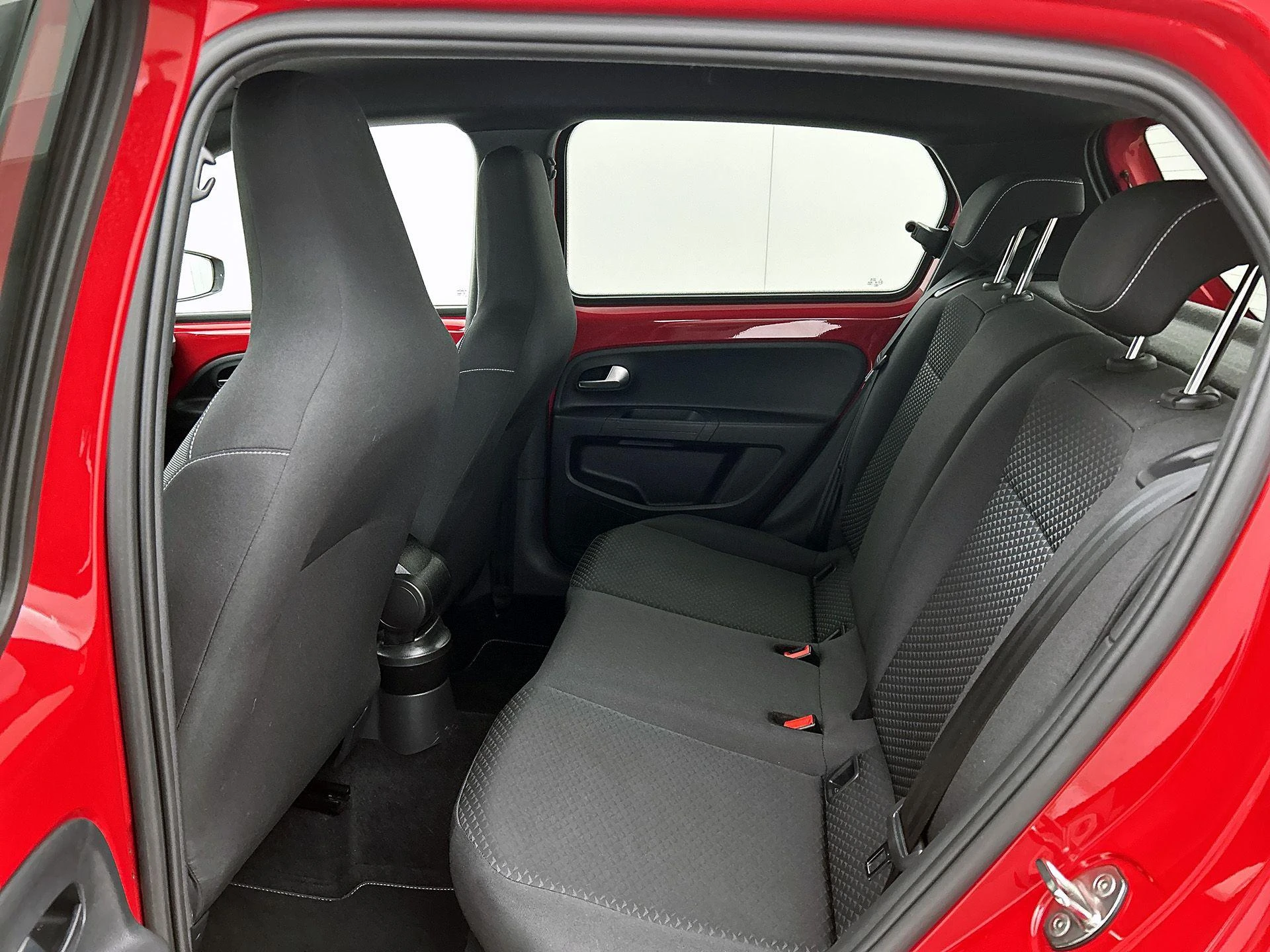 Volkswagen-up!-image-24