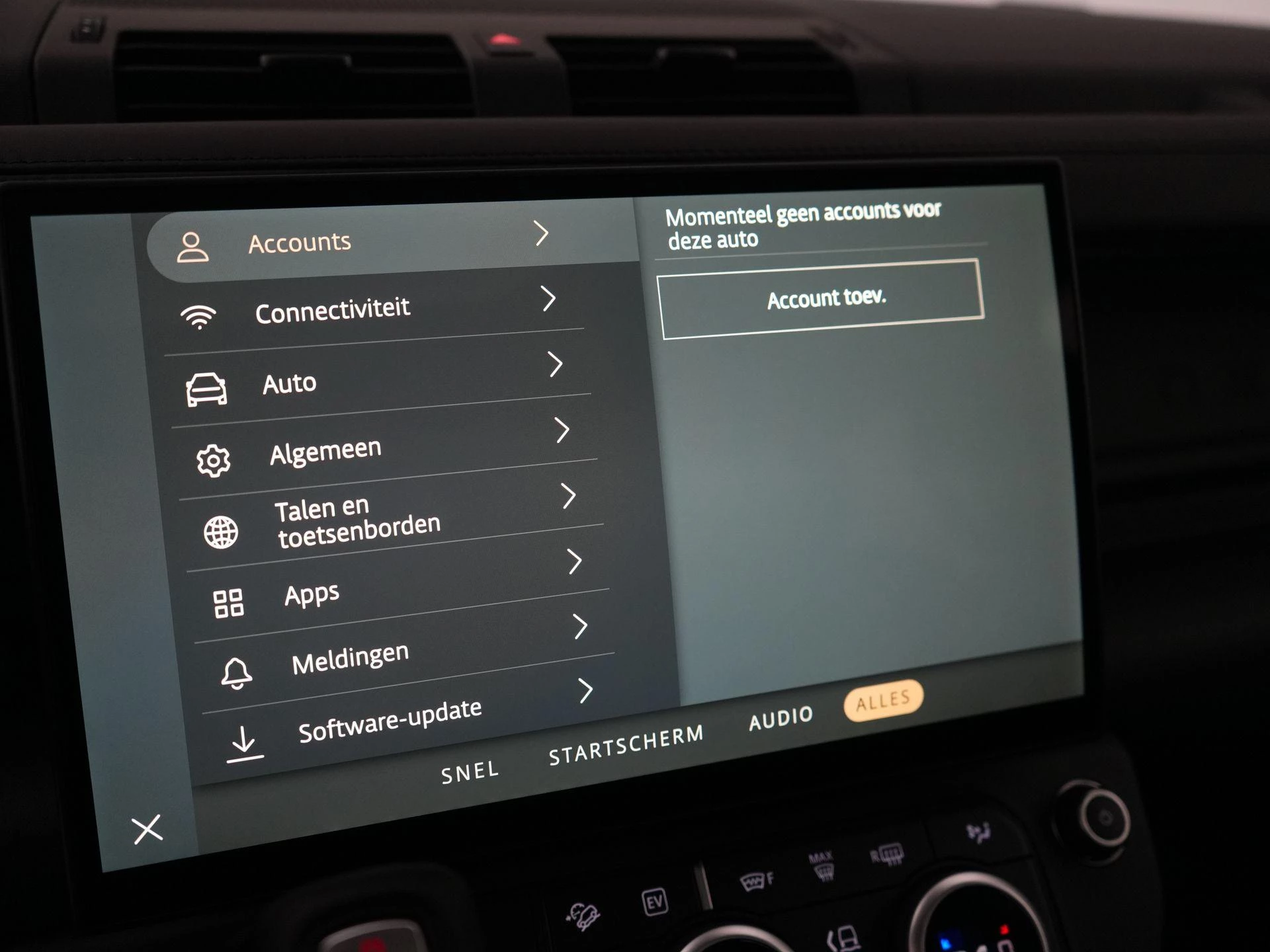 Land Rover-Defender-image-23