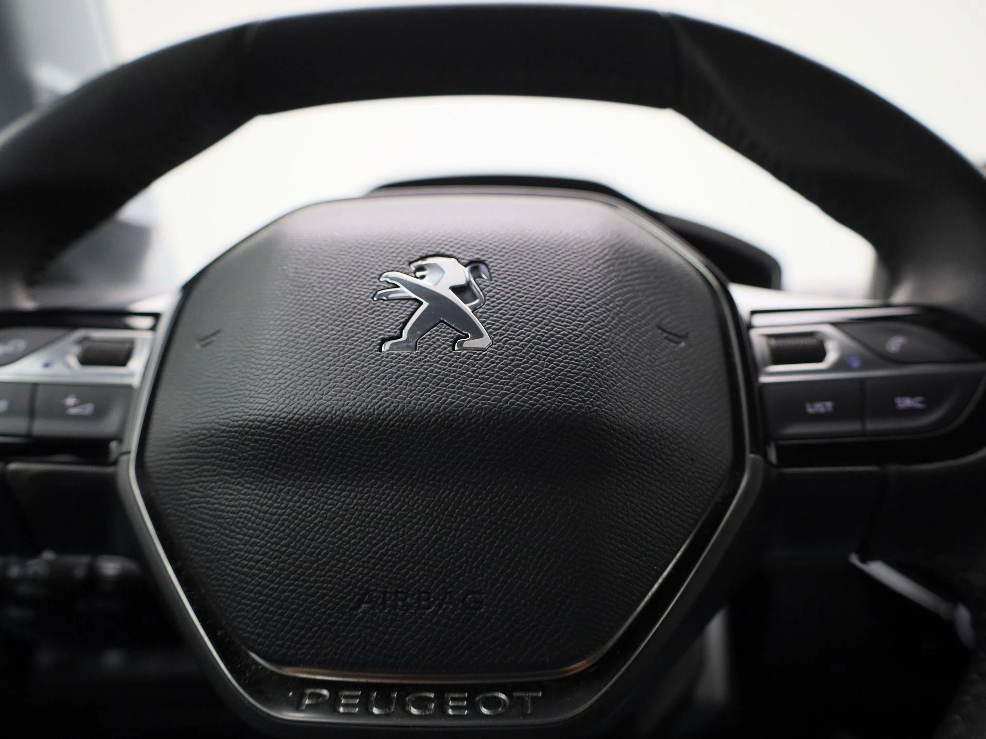 Peugeot-e-208-image-26