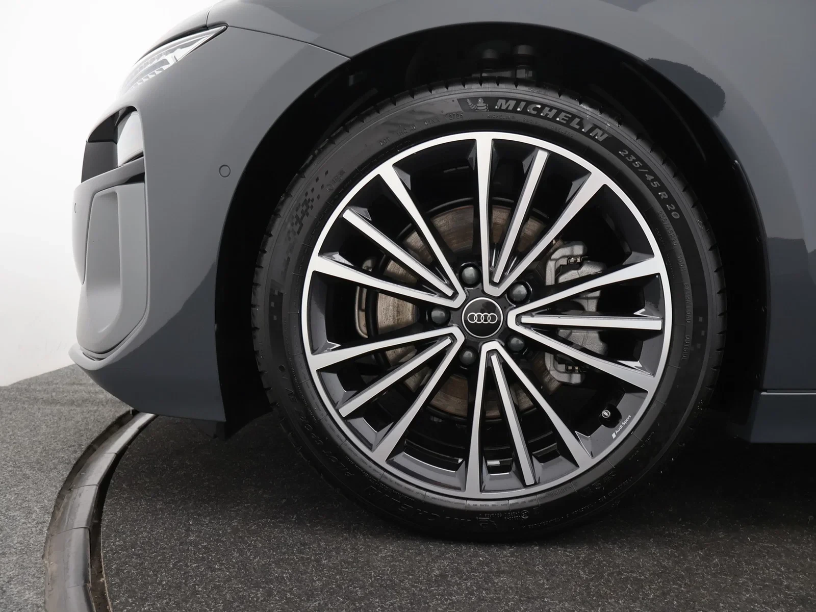 Audi-A6 Avant e-tron-image-20