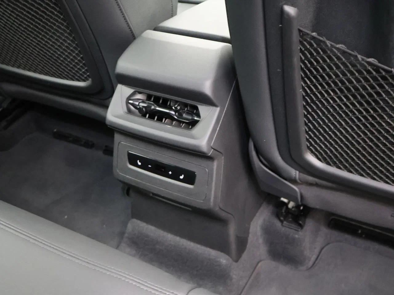Audi Q6 e-tron Q6 e-Tron 100 kWh 50 Performance Advanced *AUTOMAAT*PANODAK*TREKHAAK*LEDER*CAMERA*NAVI*APP-CONNECT*...*