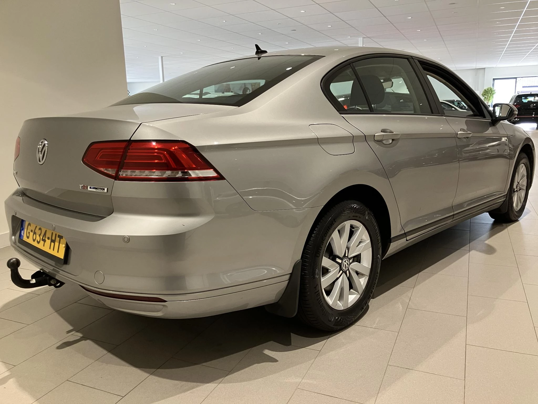 Volkswagen-Passat-image-6