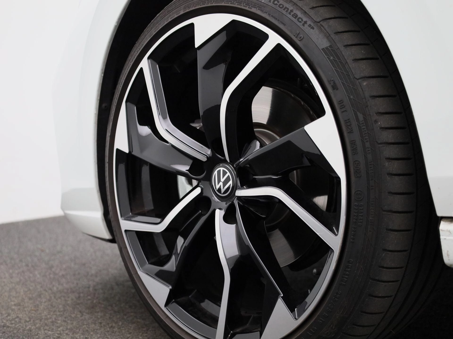 Volkswagen-Golf-image-43