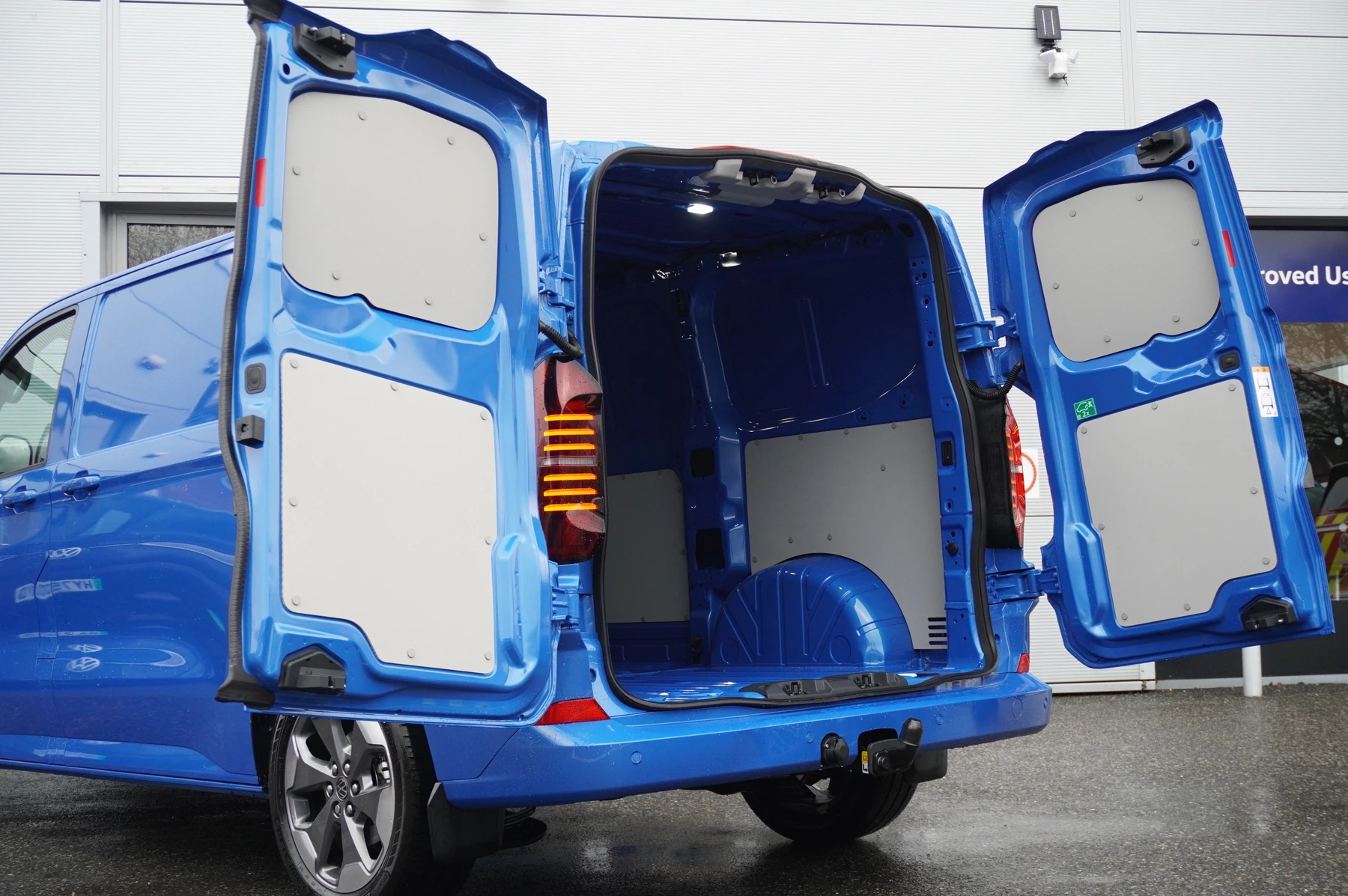 Volkswagen-Transporter-image-22