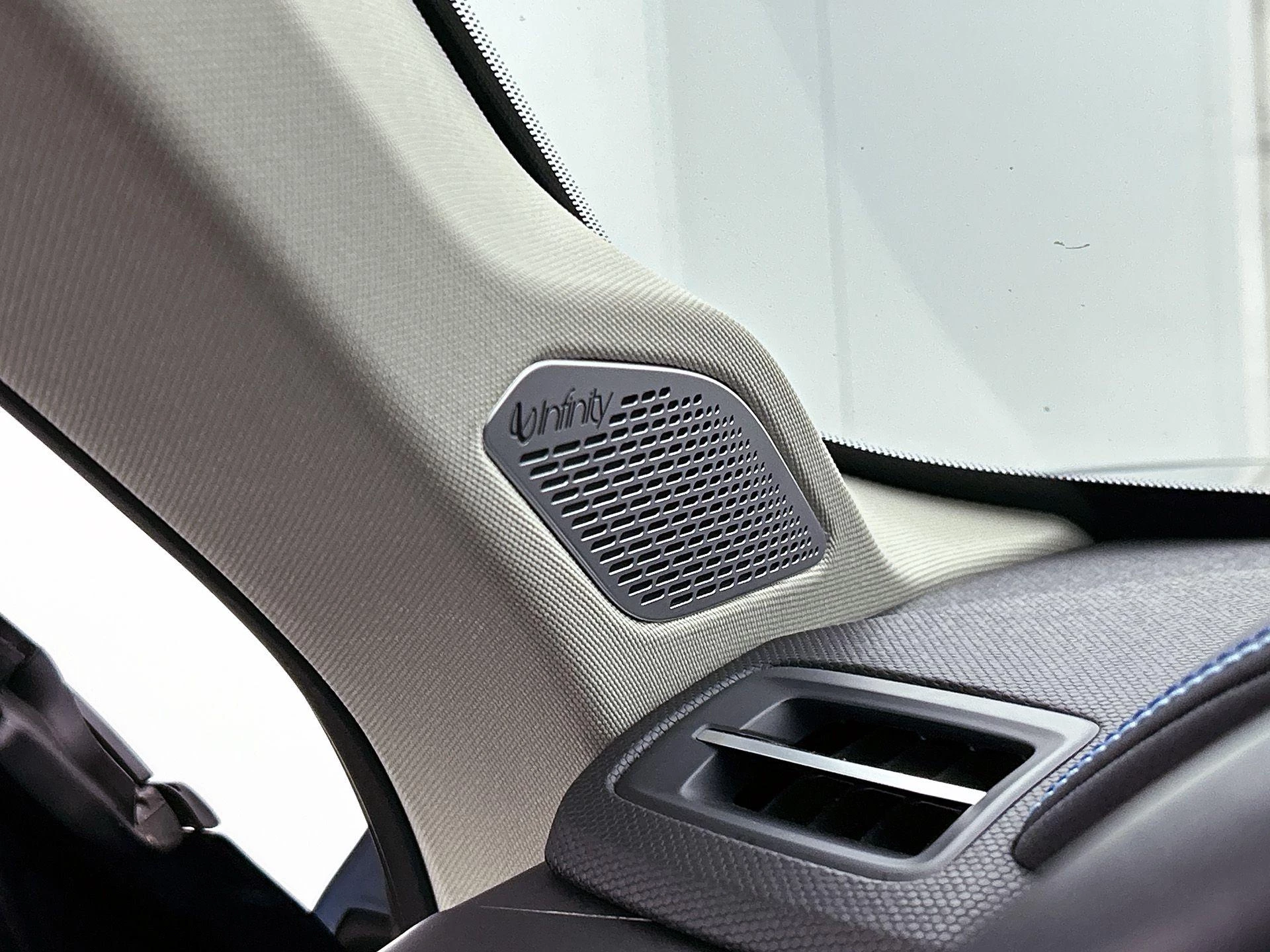 Lynk & Co-01-image-13