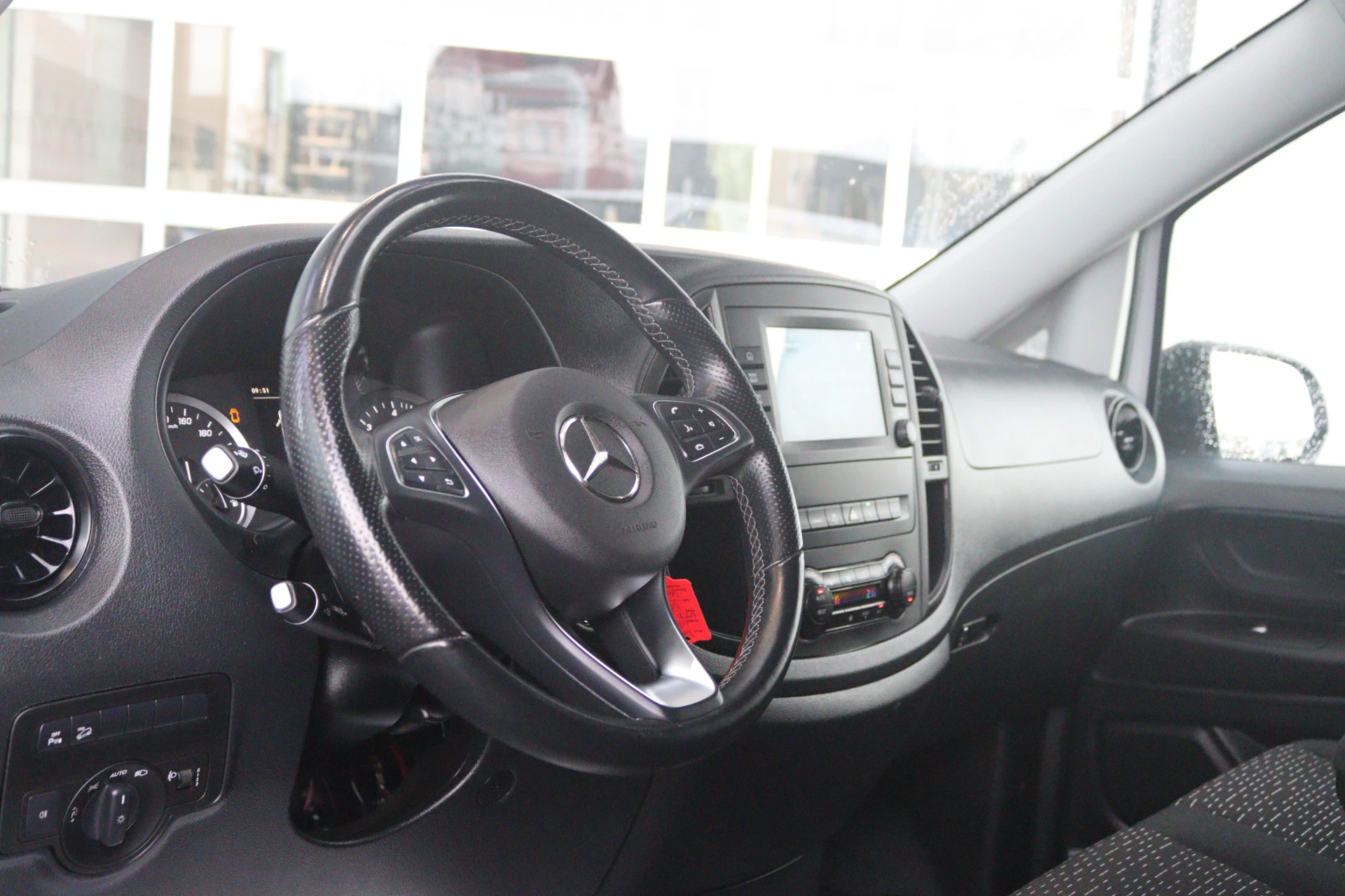 Mercedes-Benz-Vito-image-3