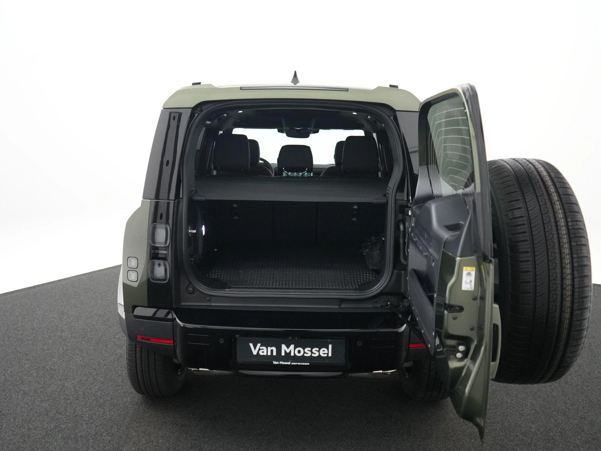 Land Rover-Defender-image-38