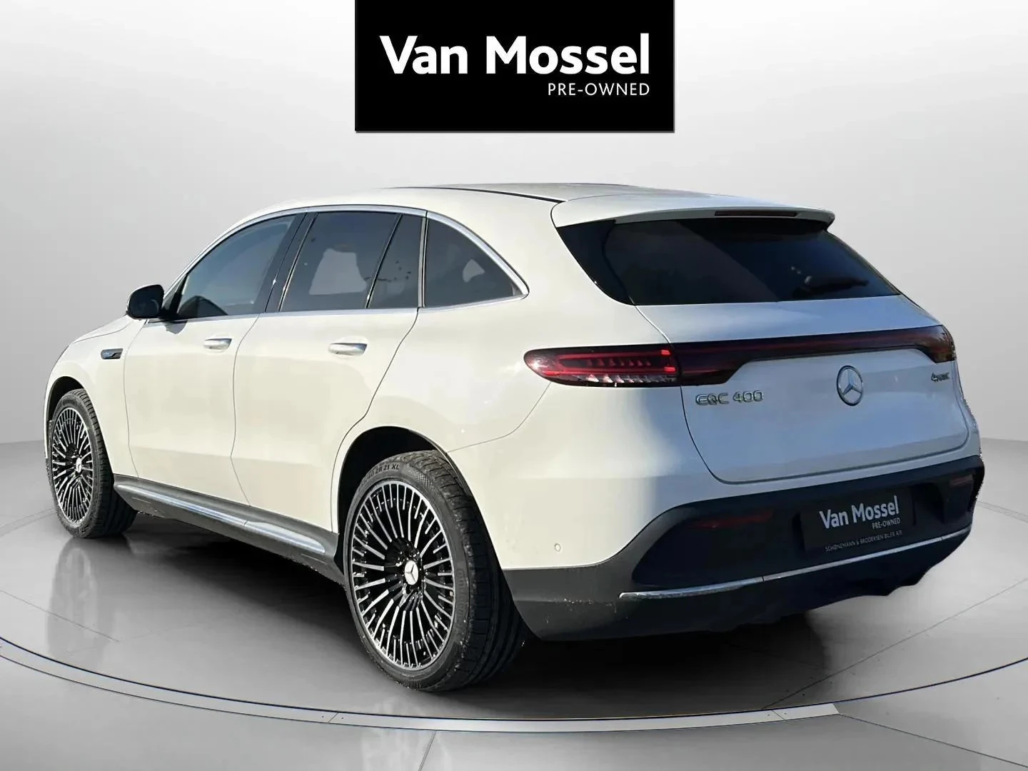 Mercedes-Benz-EQC-image-6