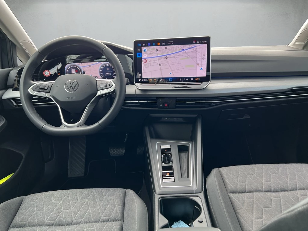 Volkswagen Golf VIII Lim. 1.5 eTSI DSG Life *Kamera*Navi*