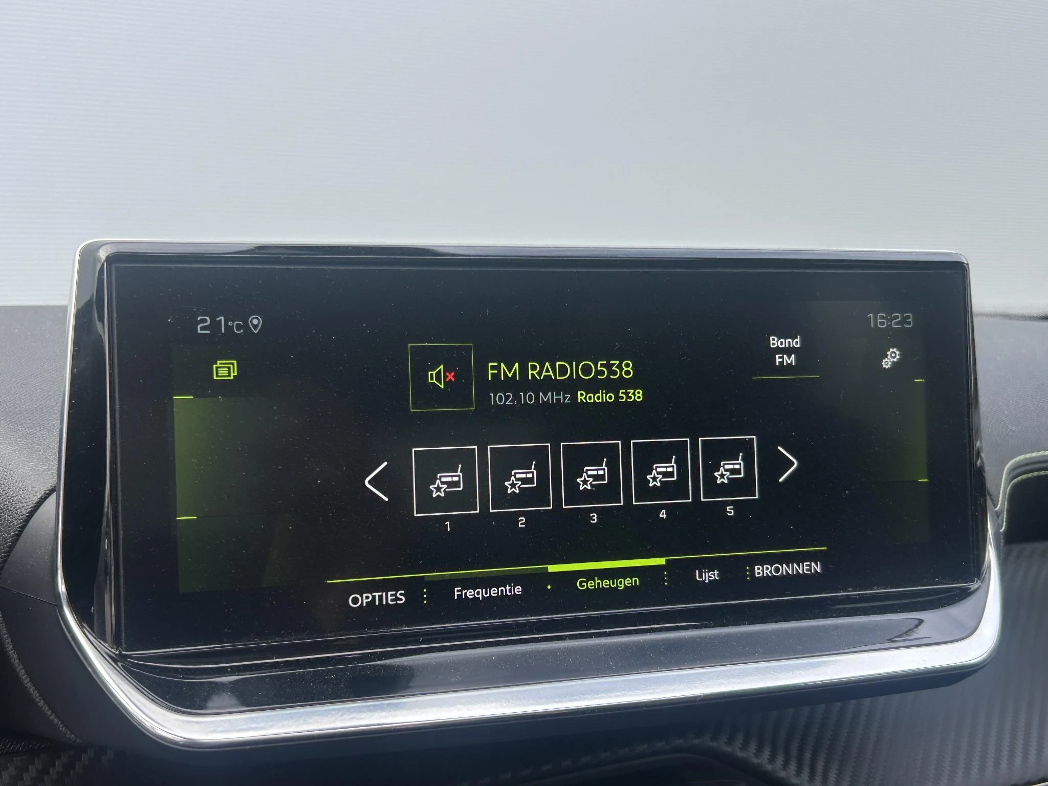 Peugeot-2008-image-13