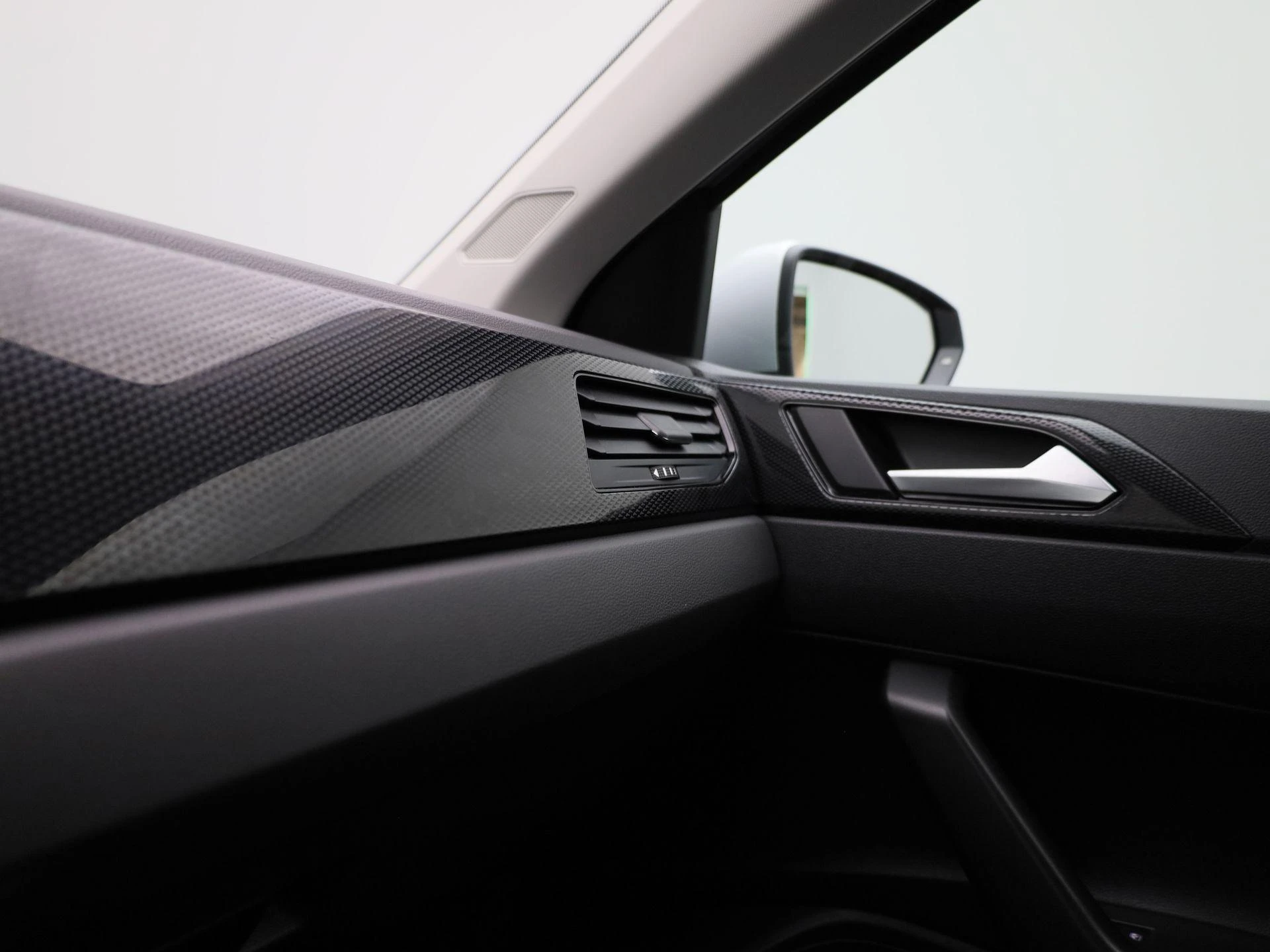 Volkswagen-Polo-image-23