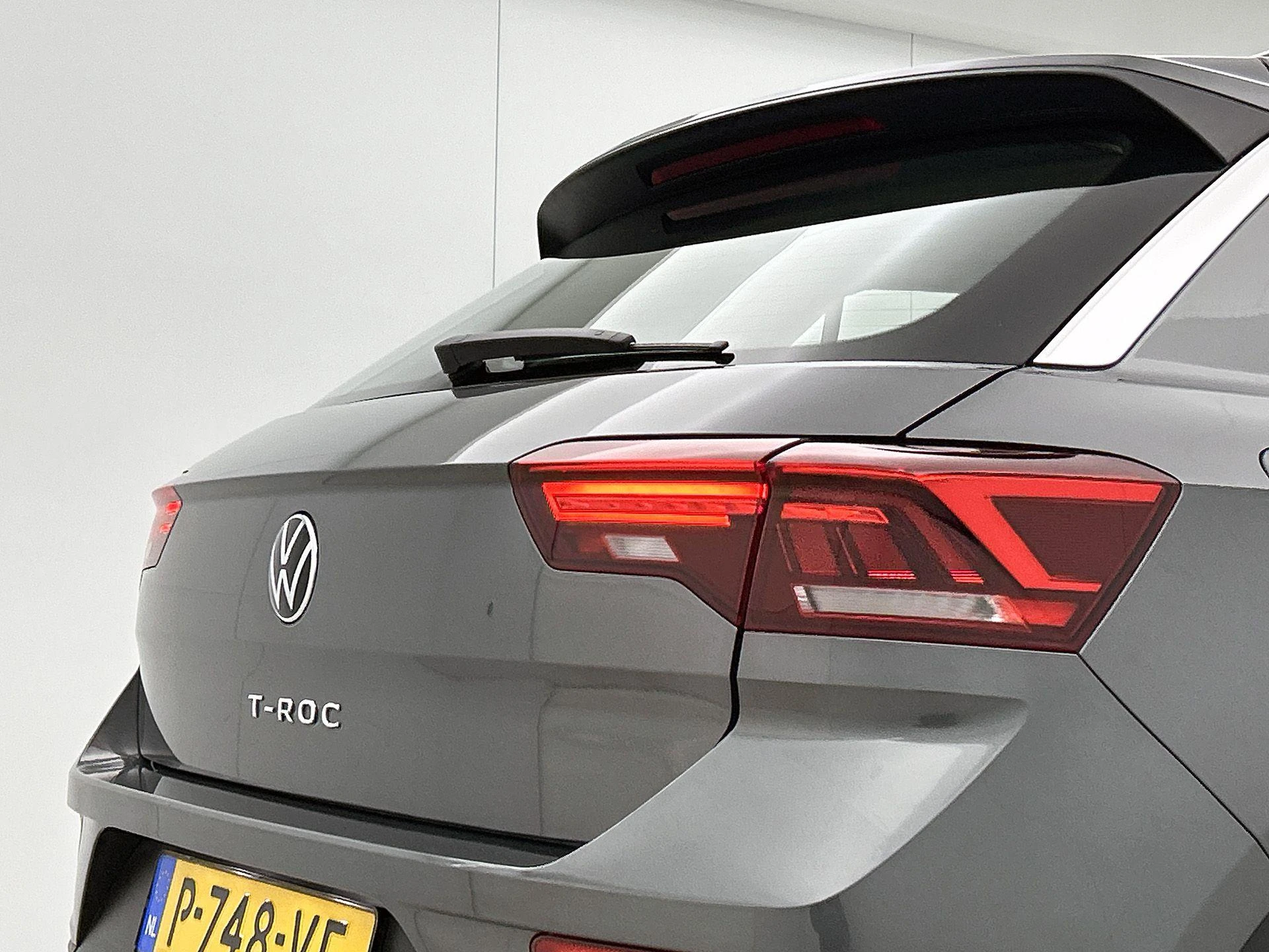 Volkswagen-T-Roc-image-14